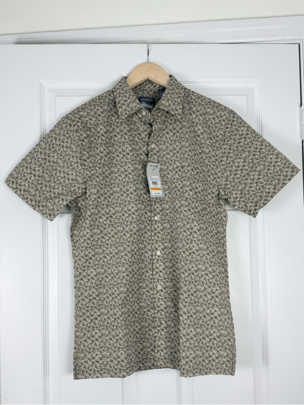 NWT Van HEUSEN Short-Sleeve Sage Green Grape Leaf Button-Up Shirt Small